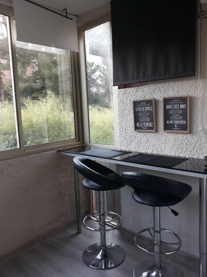 Bandol Studio Екстериор снимка